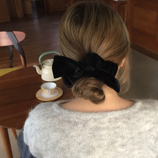｜moat｜ Ribbon Velvet Scrunchy
