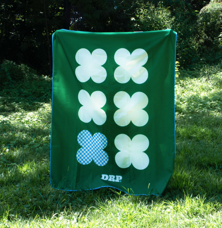 ｜DRPDRPDRP｜ CLOVER IN OHIO CHESS Picnic Mat