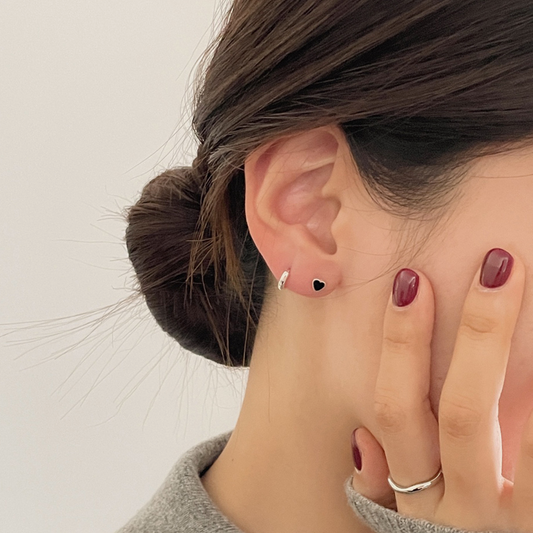 ｜SOYE PI-NE｜ Black Heart Silver Earrings
