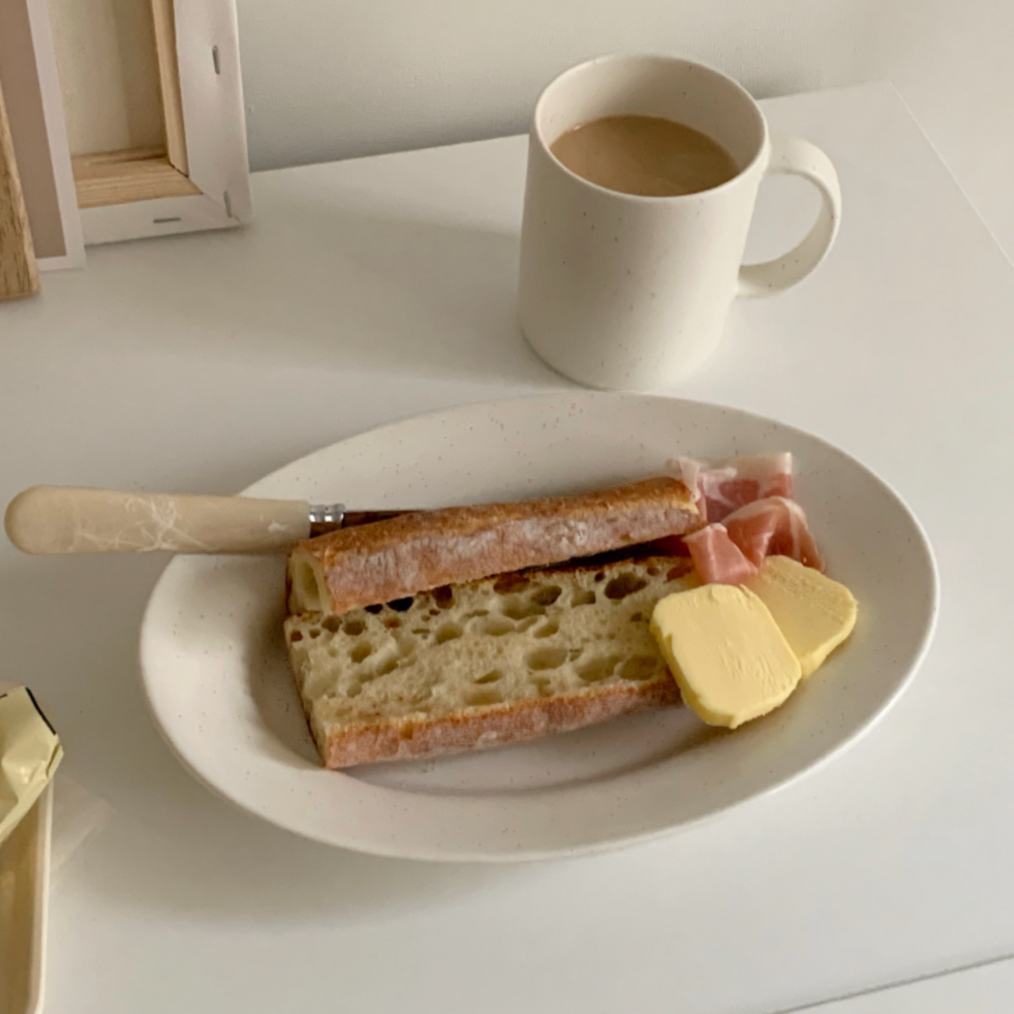 ｜THE ELEGANT TABLE｜ Cream and Pepper Plate & Mug