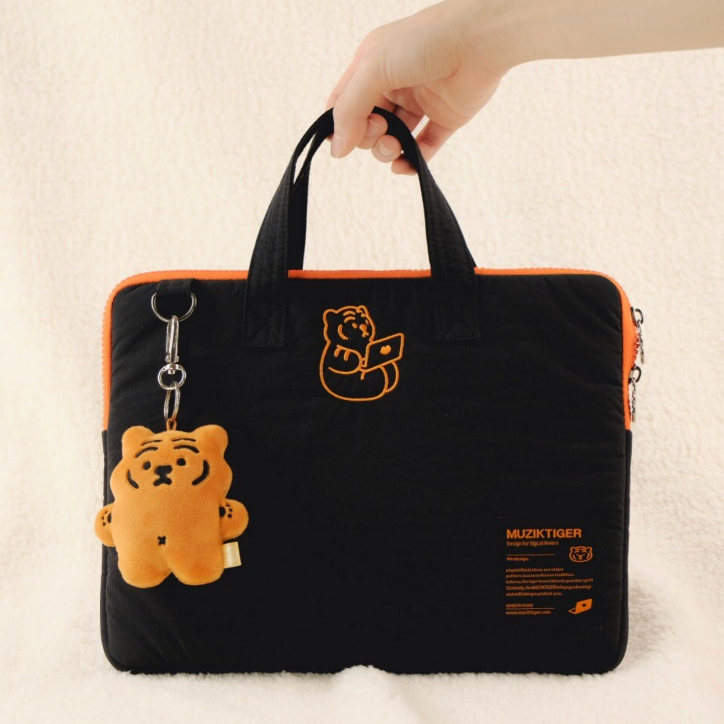 ｜MUZIK TIGER｜ Seating Tiger Laptop iPad Strap Pouch (Black)