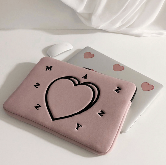 ｜MAZZZZY｜ Signature Heart Laptop Pouch (Indi Pink)