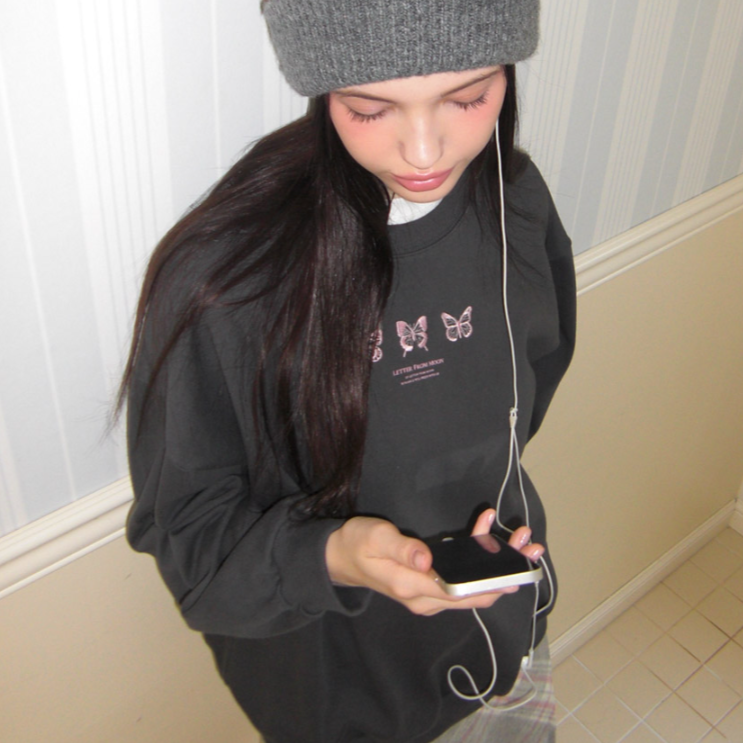 ｜Letter from Moon｜ Triple Butterfly Embroidered Sweatshirt