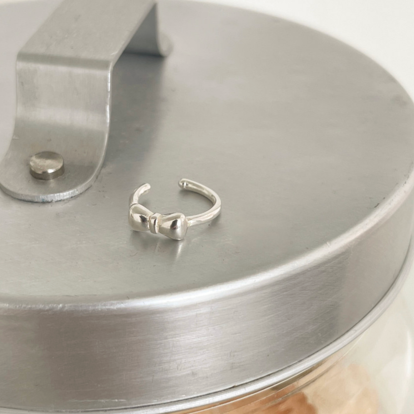 ｜DUNGEUREON｜ Ati Ribbon Earcuff