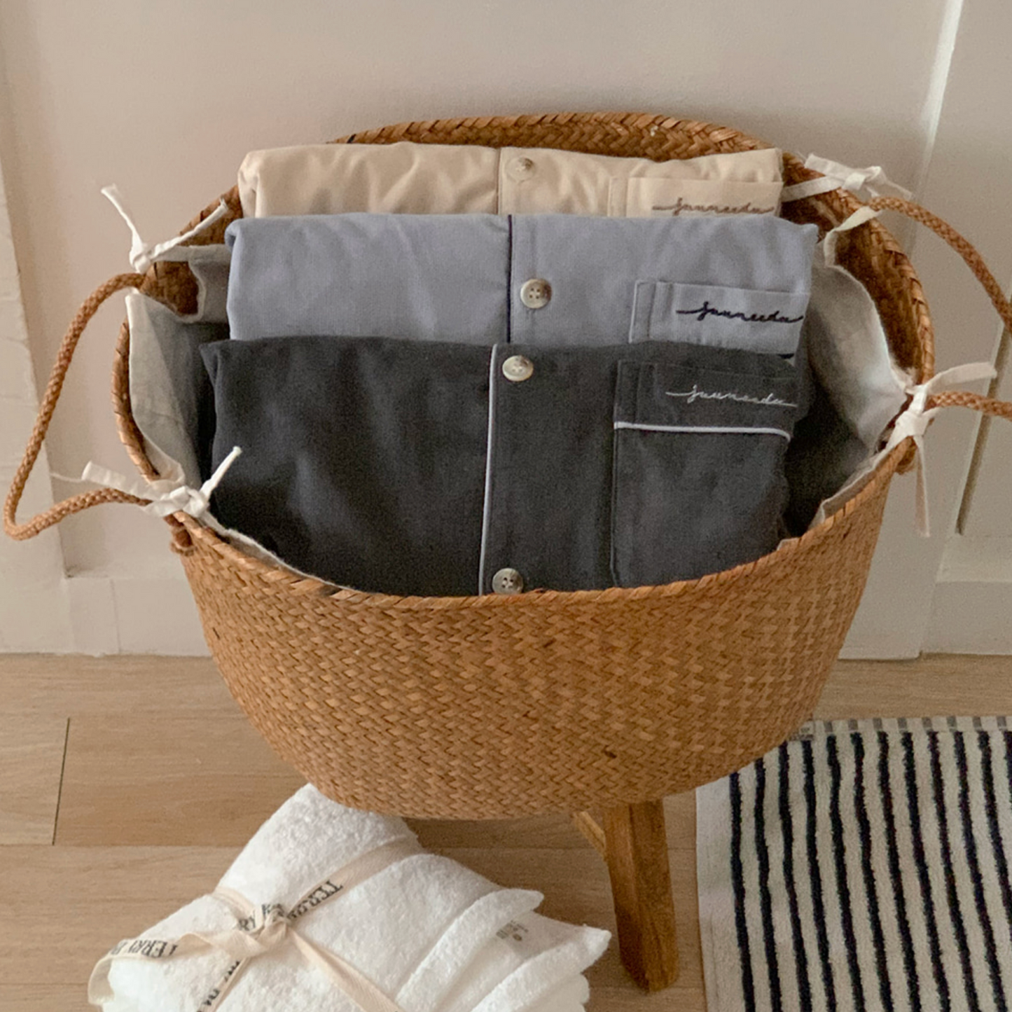 ｜Juuneedu｜ Fog Embroidery Pyjama Set