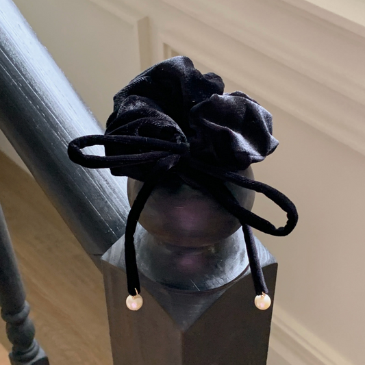 ｜SOYE PI-NE｜ Velvet Pearl Scrunchy Hair Strap