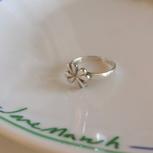 ｜moat｜ Clover Ring (silver925)