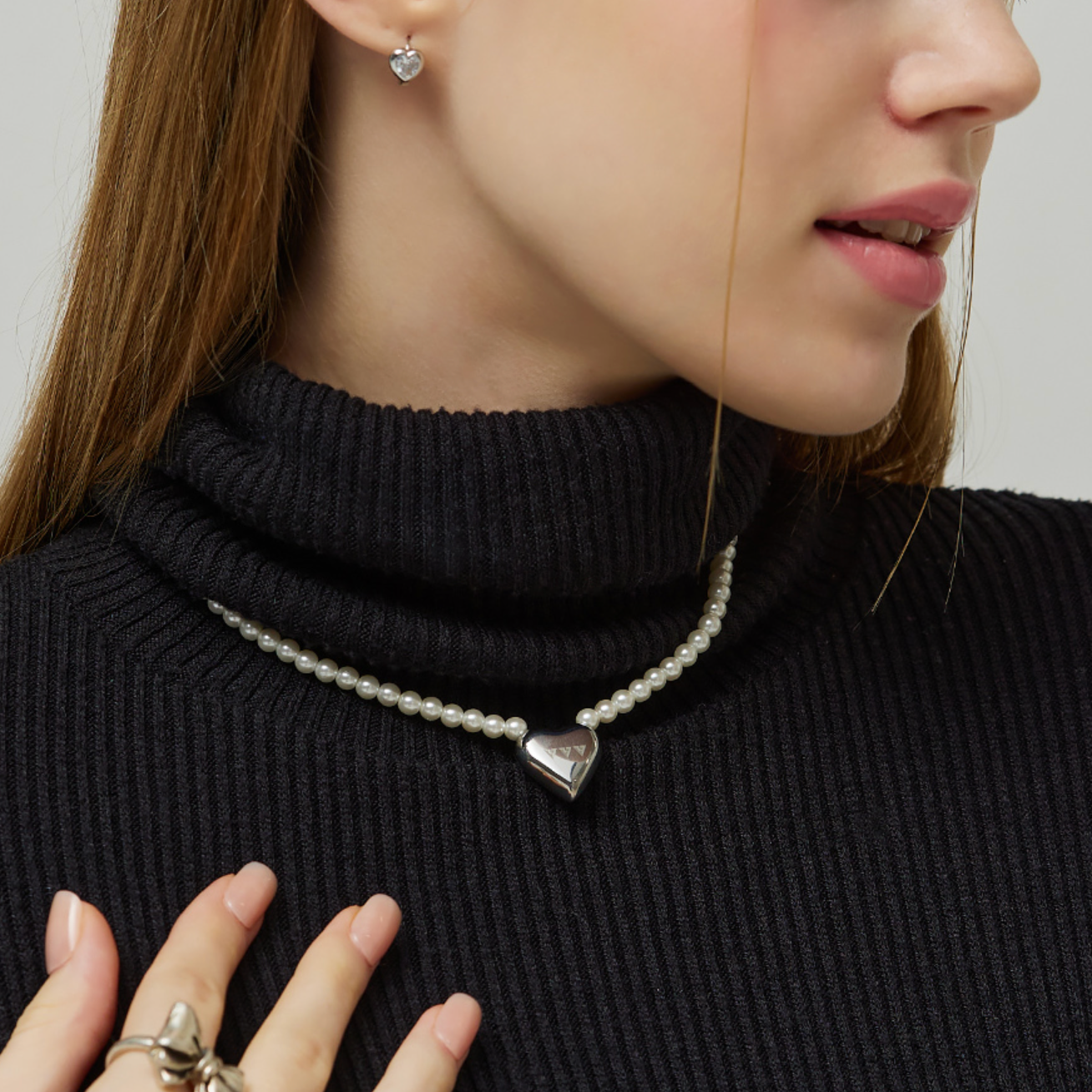 ｜VVV｜ Heart Logo Pendant Pearl Necklace