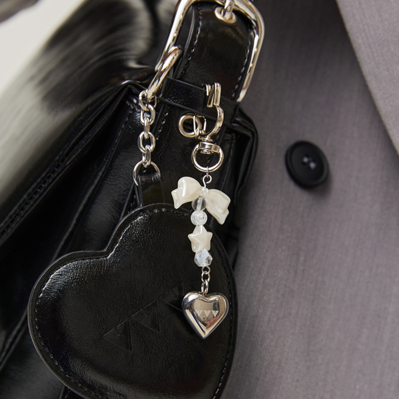 ｜VVV｜ Pearl Ribbon Heart Logo Keyring