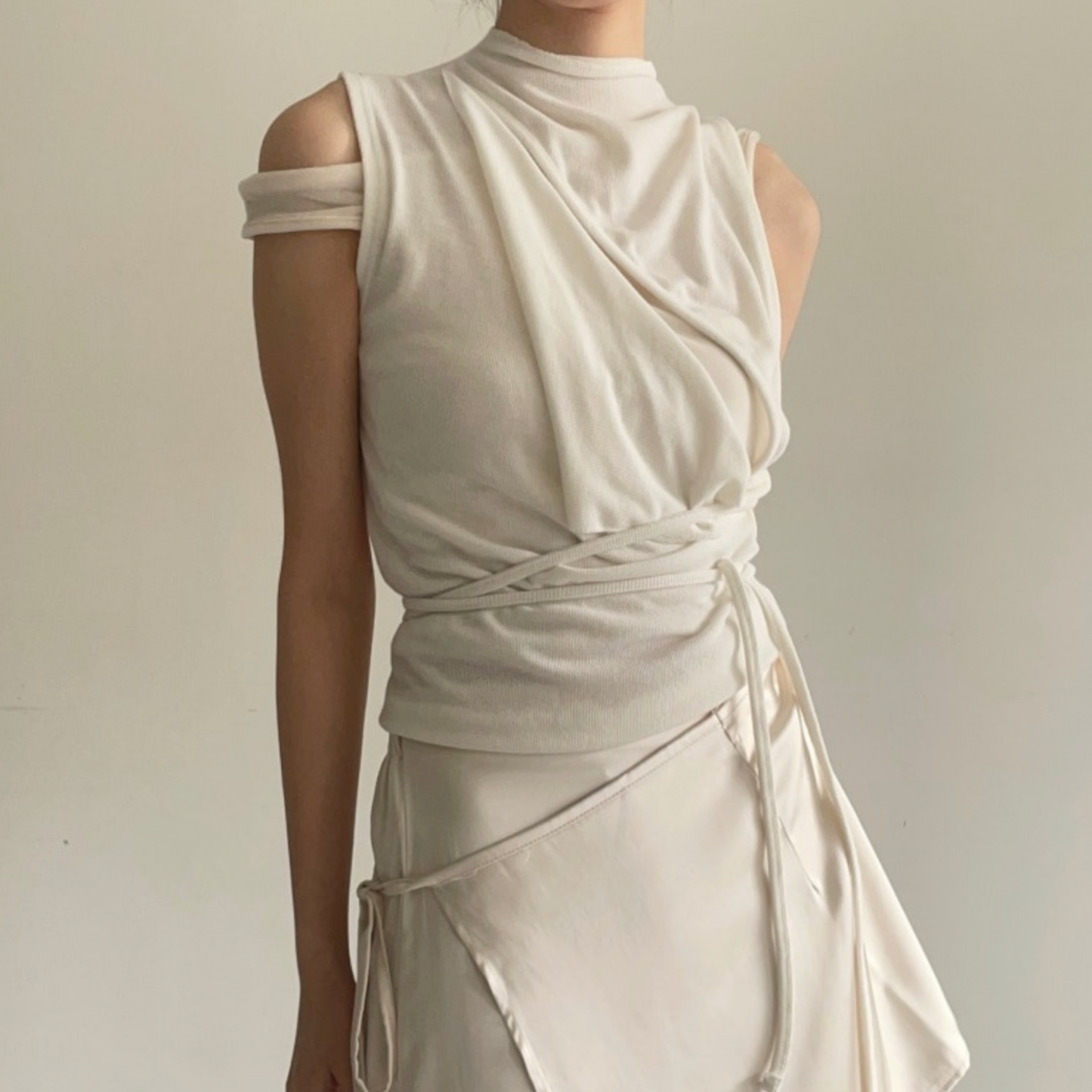 ｜ADELIO｜ Troi Cut Out Sleeveless