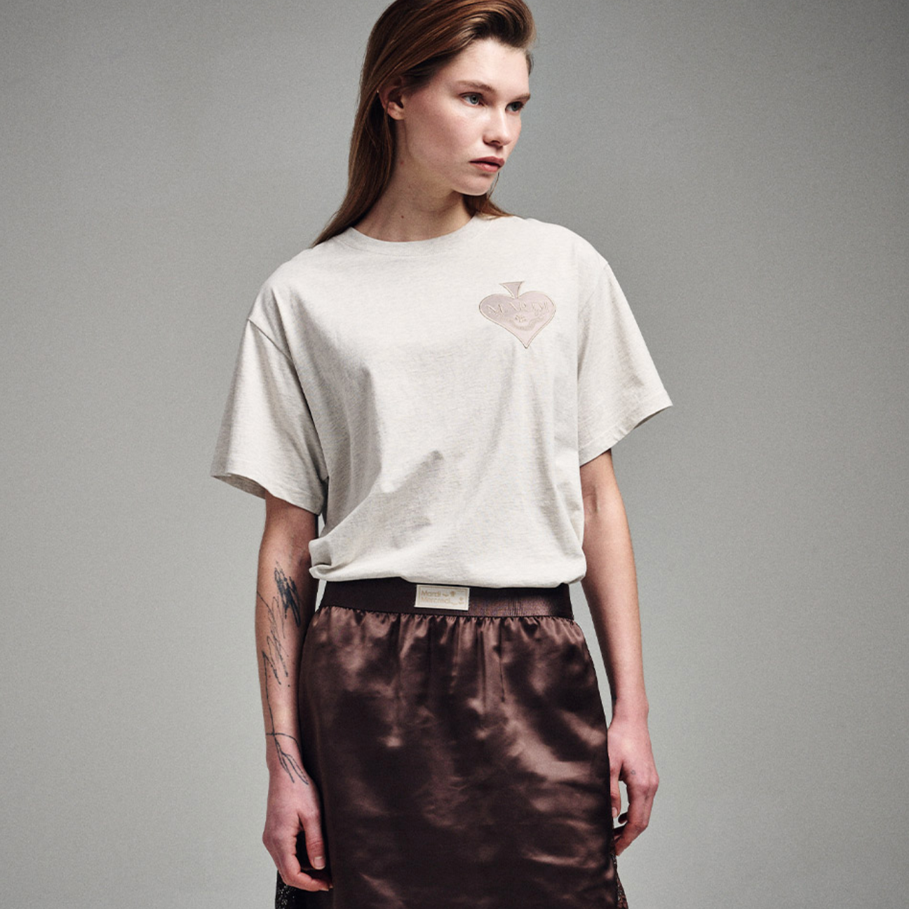 ｜MARDI MERCREDI｜ TSHIRT SATIN SPADE (OATMEAL BEIGE)