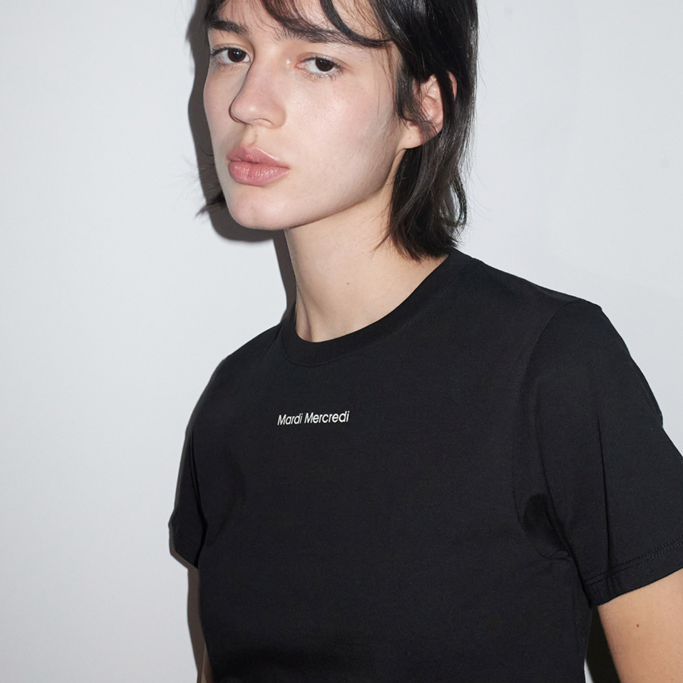 ｜MARDI MERCREDI｜ SLIM TSHIRT LOGO ESSENTIAL (BLACK IVORY)