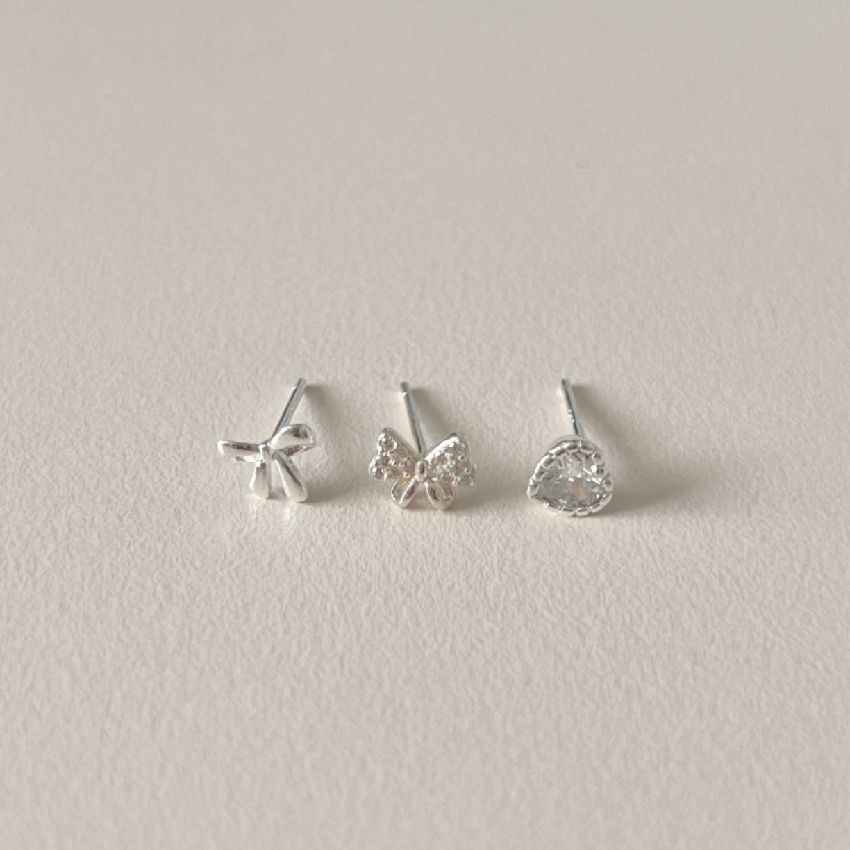 ｜aube n berry｜ 925Silver Dian Ribbon Heart White Cubic Earrings Set