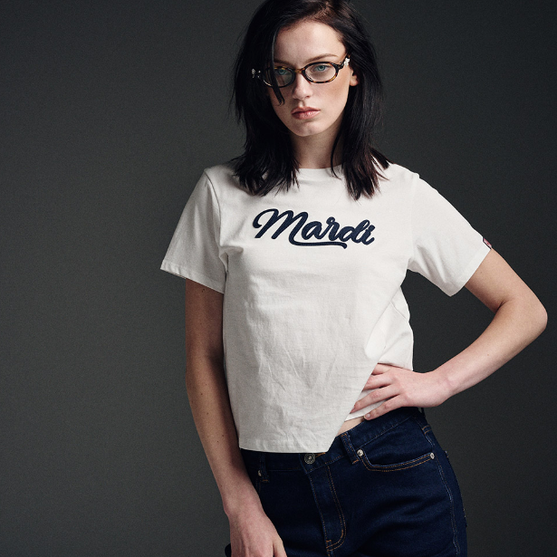 ｜MARDI MERCREDI｜ SLIM TSHIRT MARDI VINTAGE LOGO (WHITE NAVY)