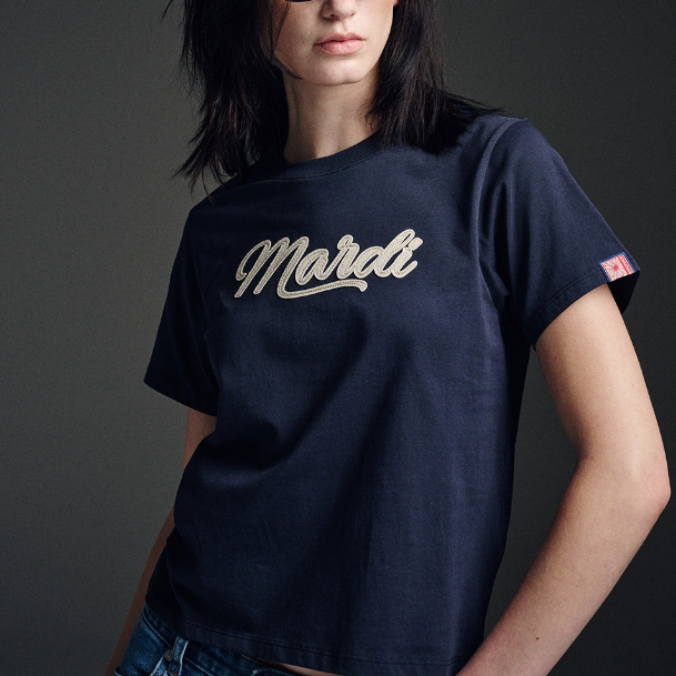 ｜MARDI MERCREDI｜ SLIM TSHIRT MARDI VINTAGE LOGO (NAVY BEIGE)