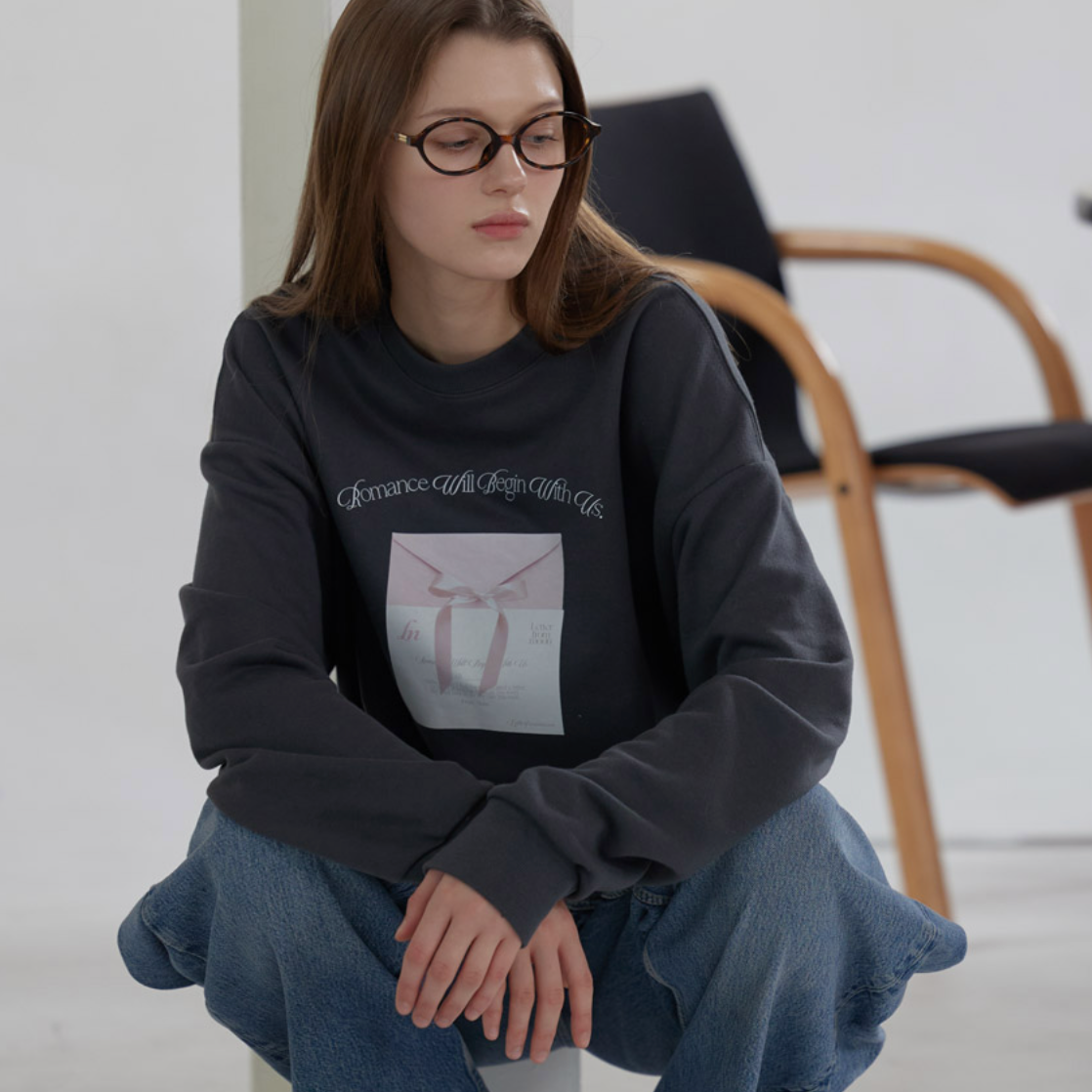 ｜Letter from Moon｜ Ribbon Letter Sweatshirt (Charcoal)