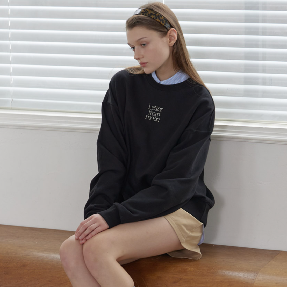 ｜Letter from Moon｜ Logo Silver Embroidered Sweatshirt (Black)