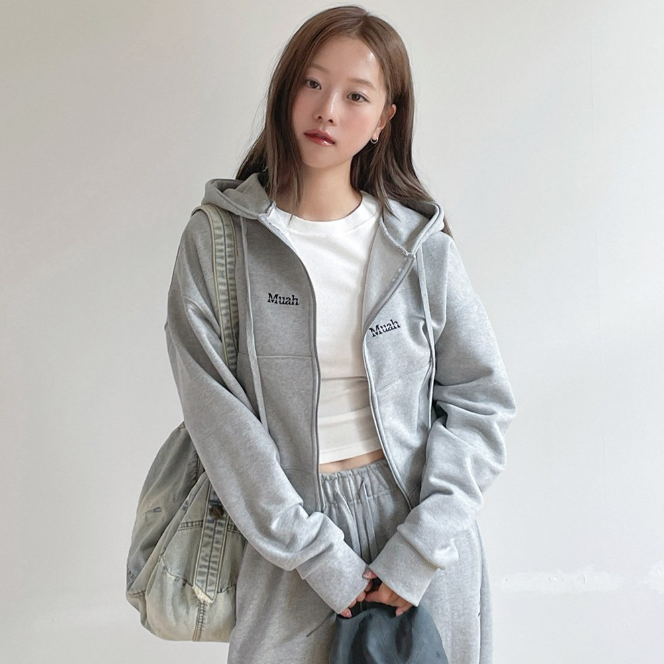 ｜muahmuah｜ Logo Stitch Regular Fit Hooded Zip-Up (Grey)