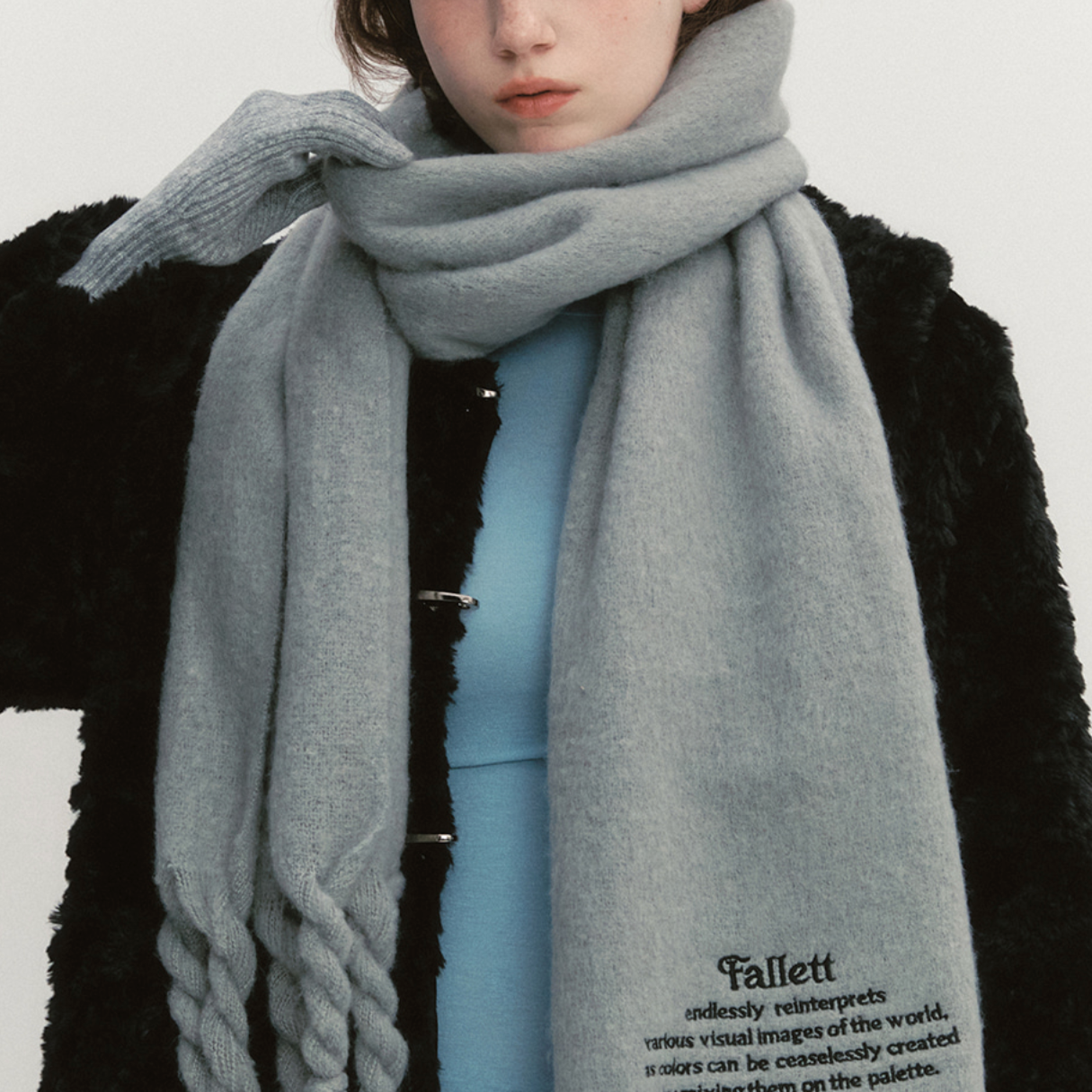 ｜Fallett｜ Oversized Story Logo Muffler Grey