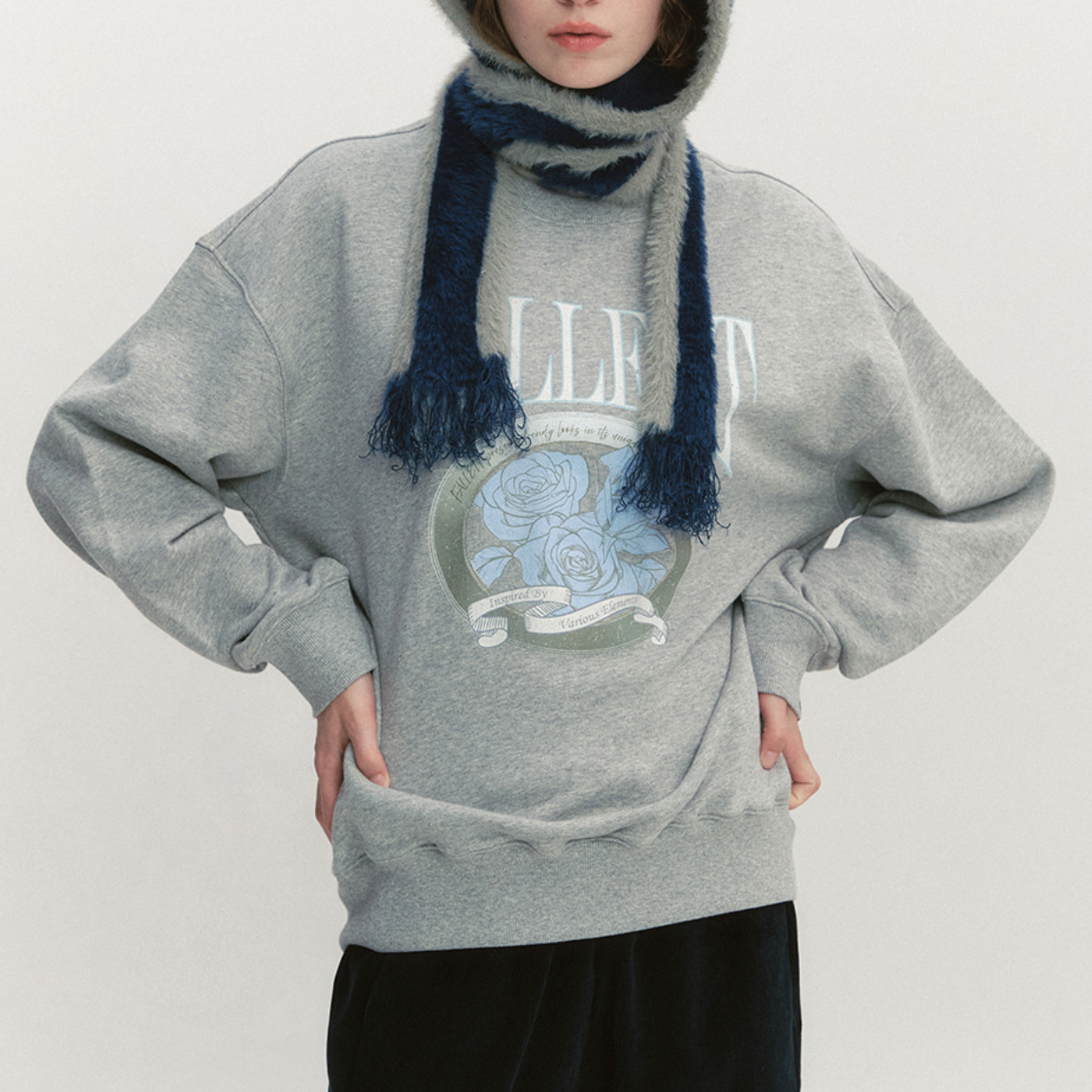 ｜Fallett｜ Vintage Rose Emblem Sweatshirt (2colours)