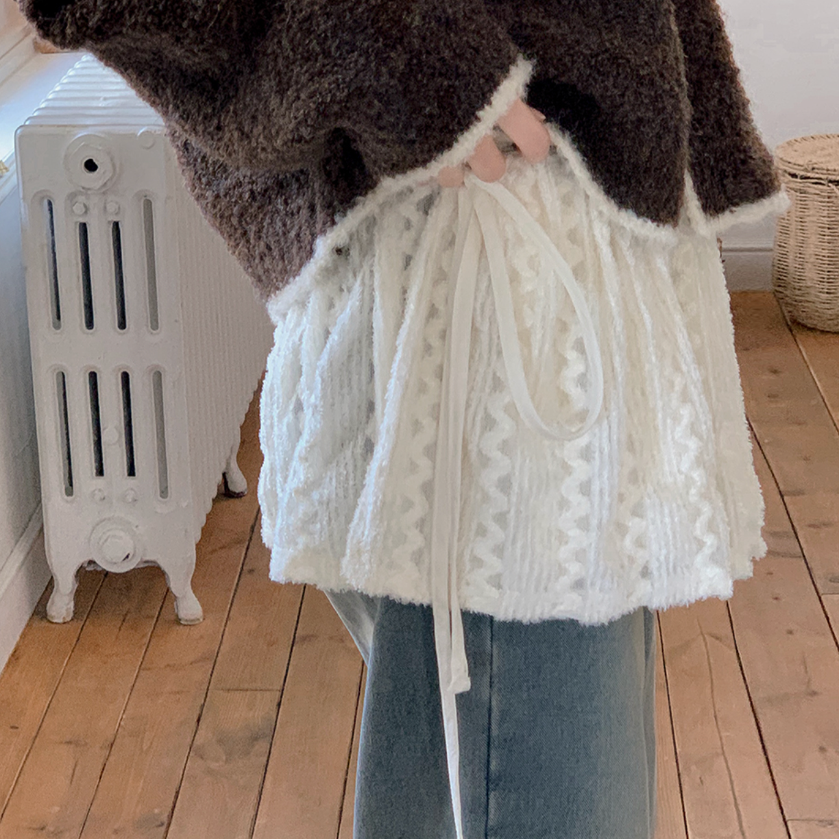 ｜SHOPPERLAND｜ Cream Wavy Knit Wrap Layered Skirt