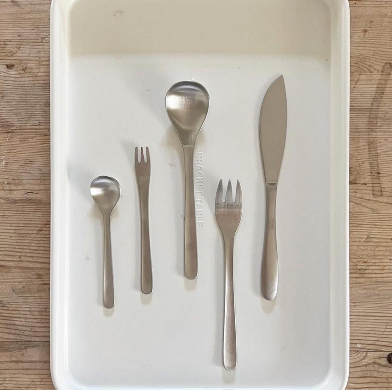 ｜Bracket Table｜ Porky Cutlery