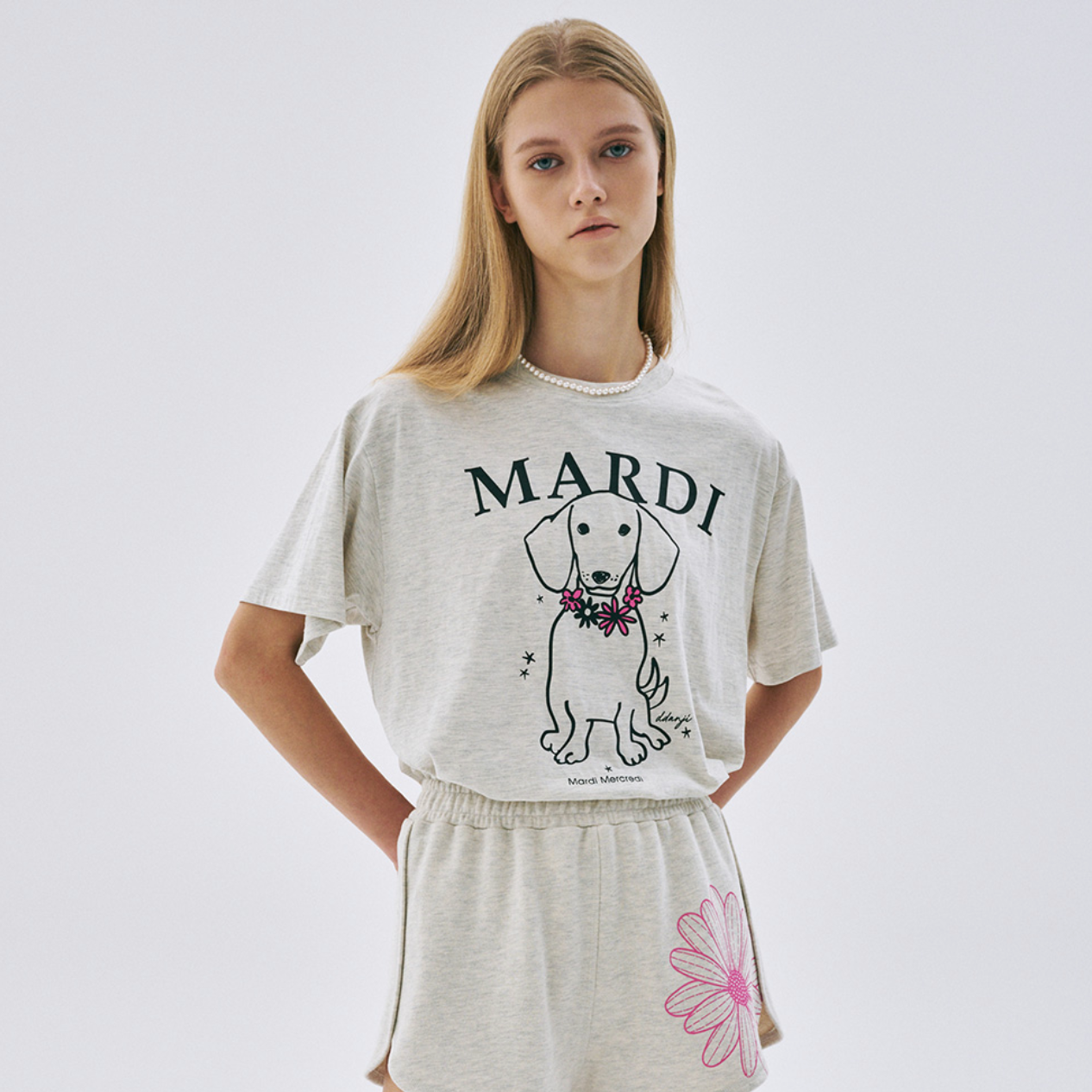 ｜MARDI MERCREDI｜ TSHIRT SWING THE TAIL DDANJI FLOWER NECKLACE OATMEAL PINK