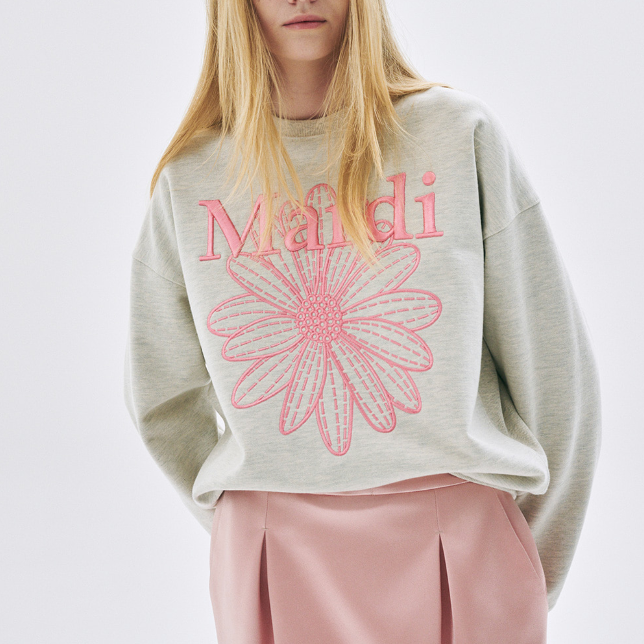 ｜MARDI MERCREDI｜ SWEATSHIRT FLOWERMARDI NEEDLEWORK OATMEAL PEONY
