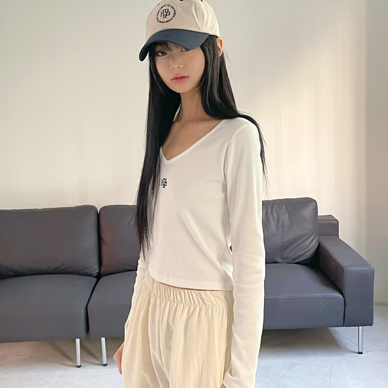 ｜muahmuah｜ Stitch V-neck Long-Sleeved T-shirt (Ivory)