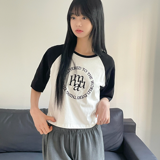 ｜muahmuah｜ Stitch Logo Raglan Short-sleeved Shirt (Black)