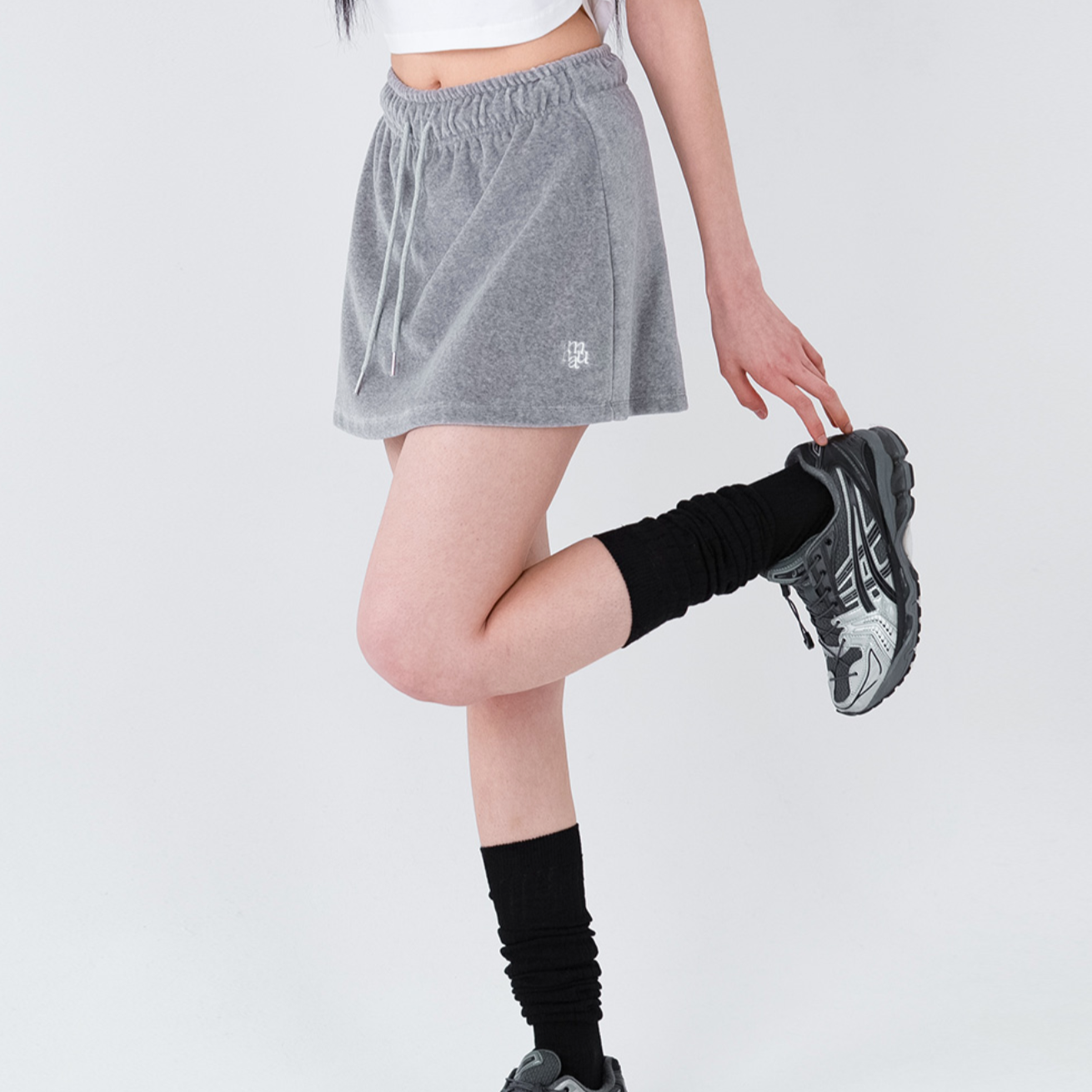 ｜muahmuah｜ Velour Training Hooded Skirt (Grey)
