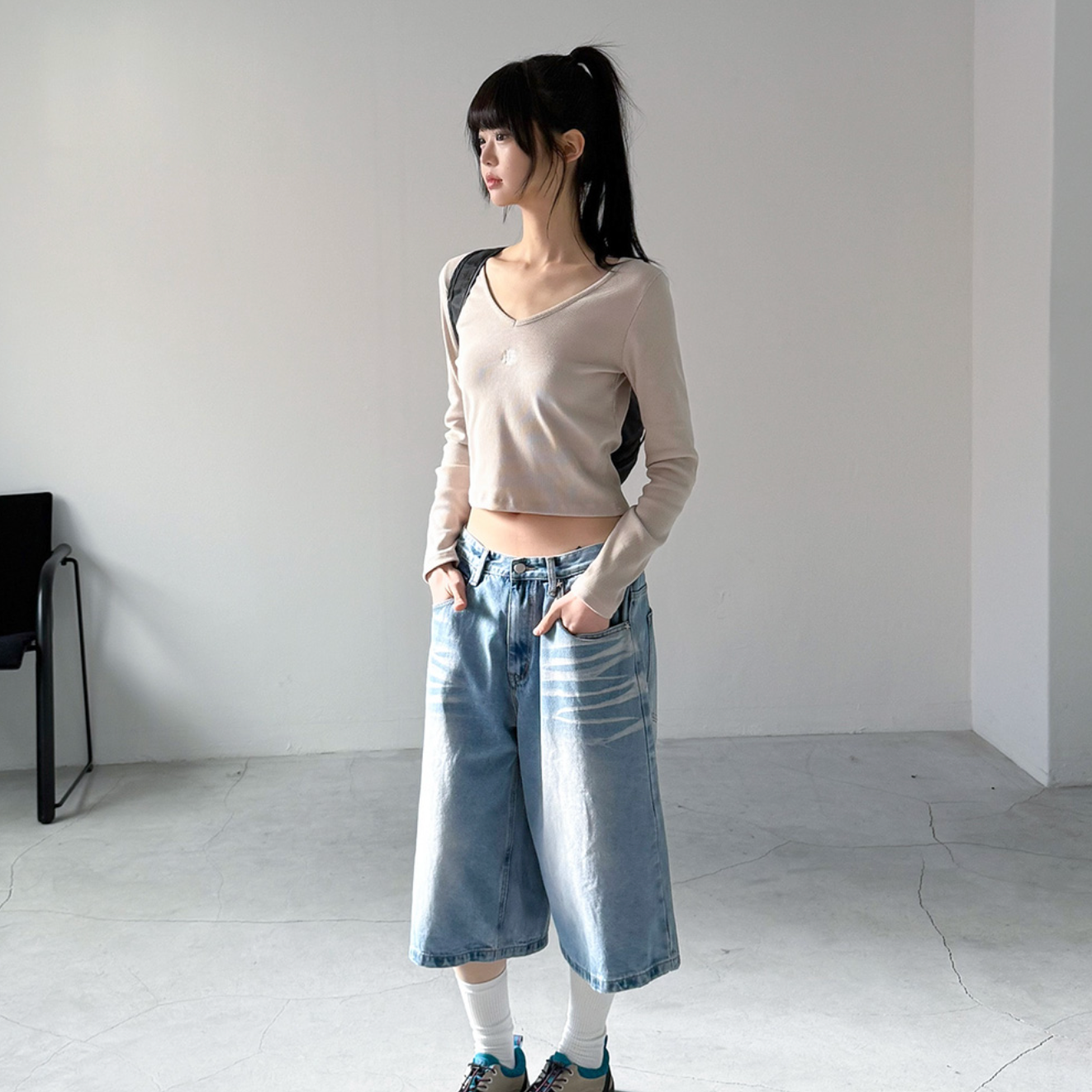 ｜muahmuah｜ Stitch V-neck Long-Sleeved T-shirt (Beige)