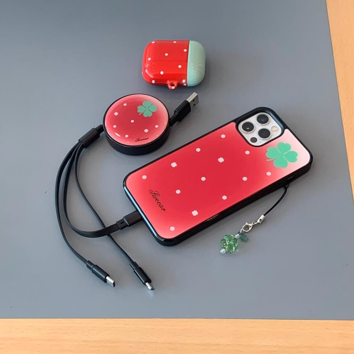 ｜SWEEAR｜ Lucky Strawberry Glass Case (MagSafe)