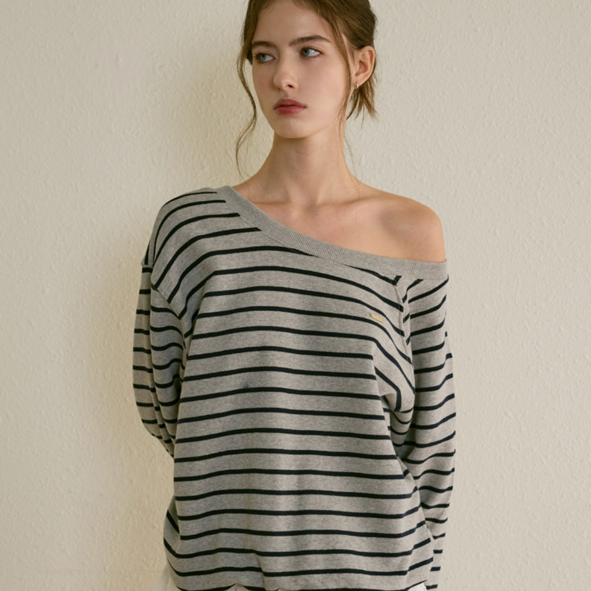 ｜Letter from Moon｜ Edin Off-Shoulder Stripe Sweatshirt (Melange Gray)