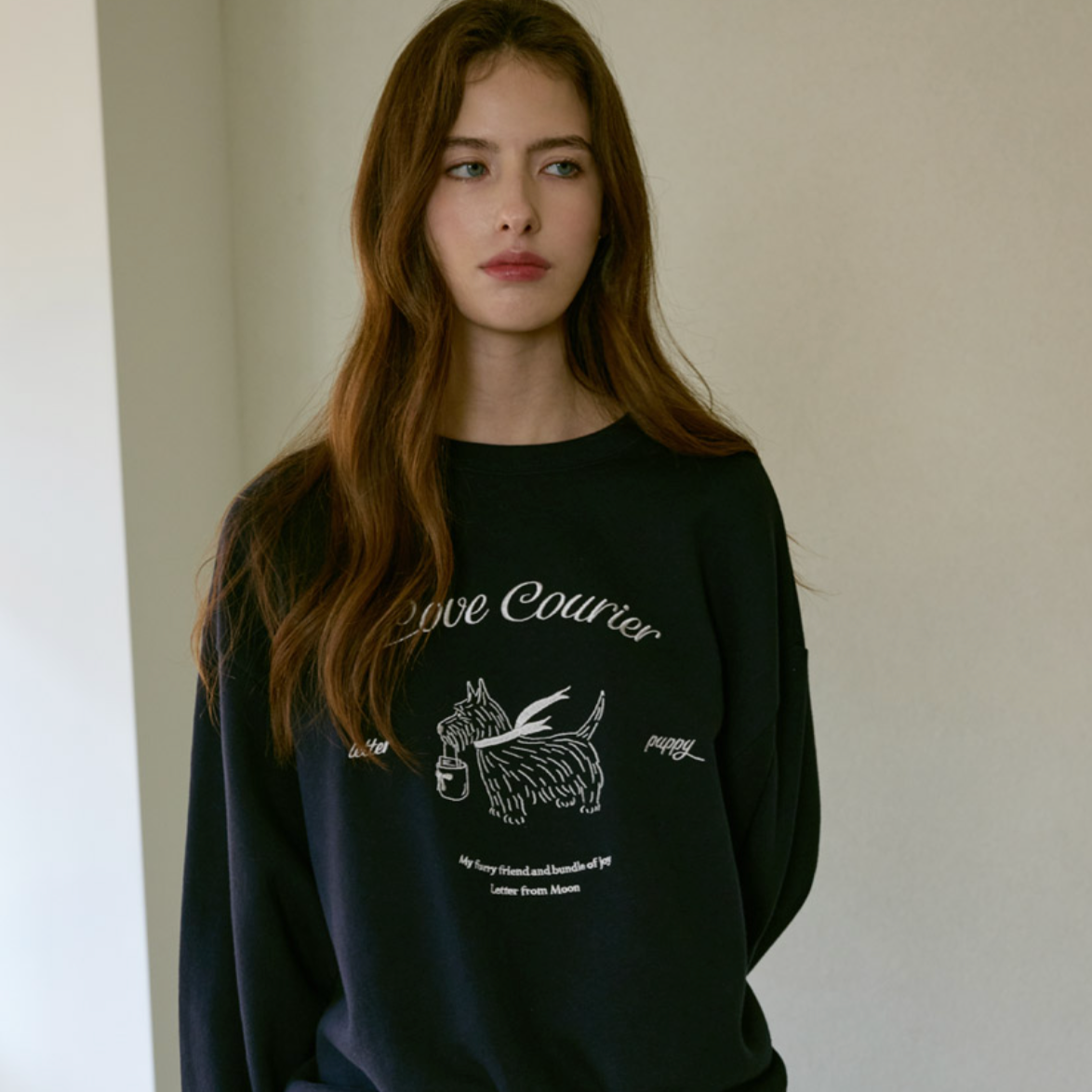 ｜Letter from Moon｜ Love Carrier Sweatshirt (Navy)