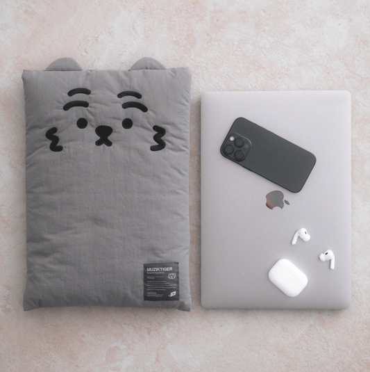 ｜MUZIK TIGER｜ Tiger Slim Laptop Pouch (Charcoal)