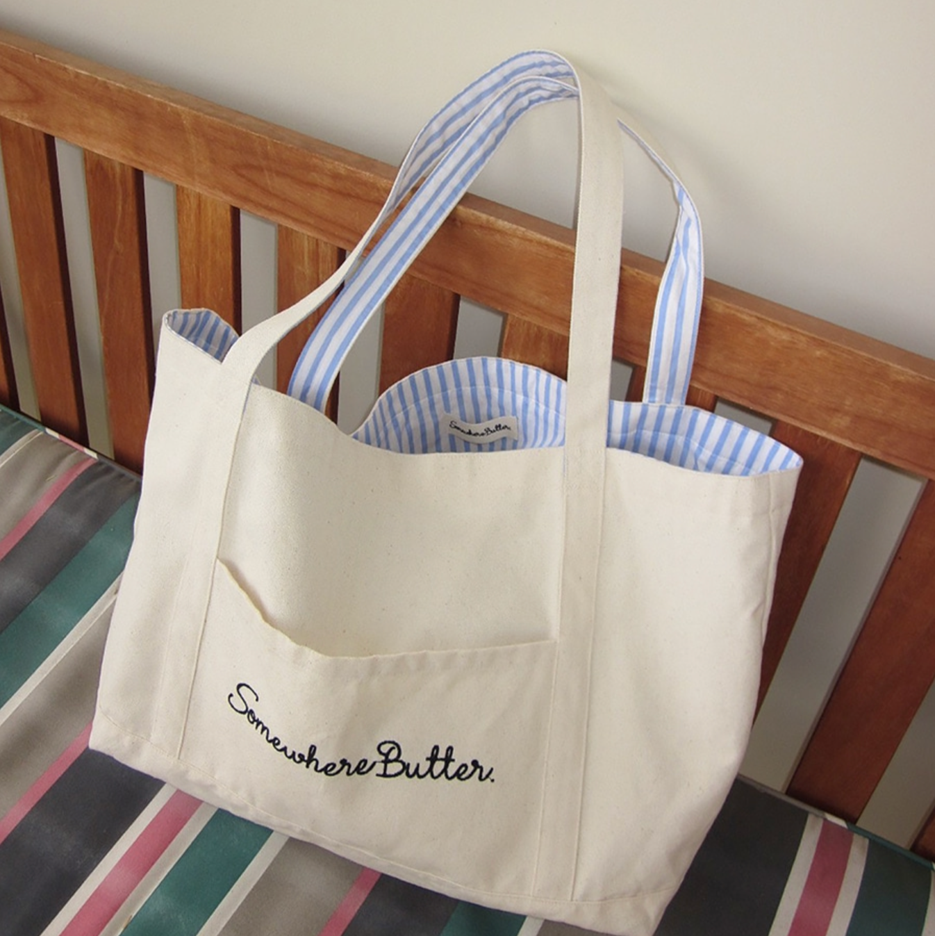 ｜SOMEWHERE BUTTER.｜ Letter Reversible Bag - Ivory