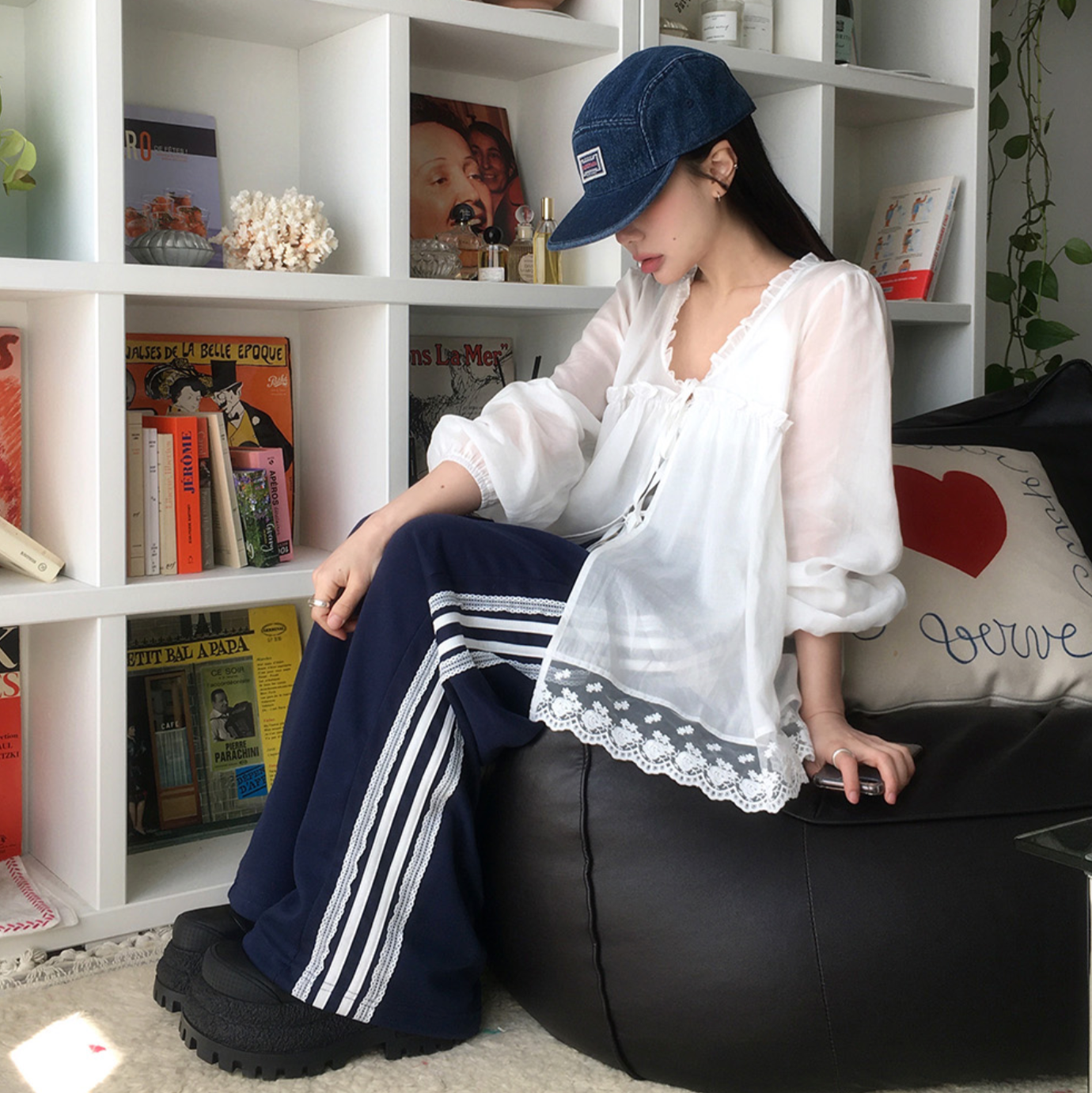 ｜VINVLE｜ @vinvle made Ribbon Hem Lace Blouse