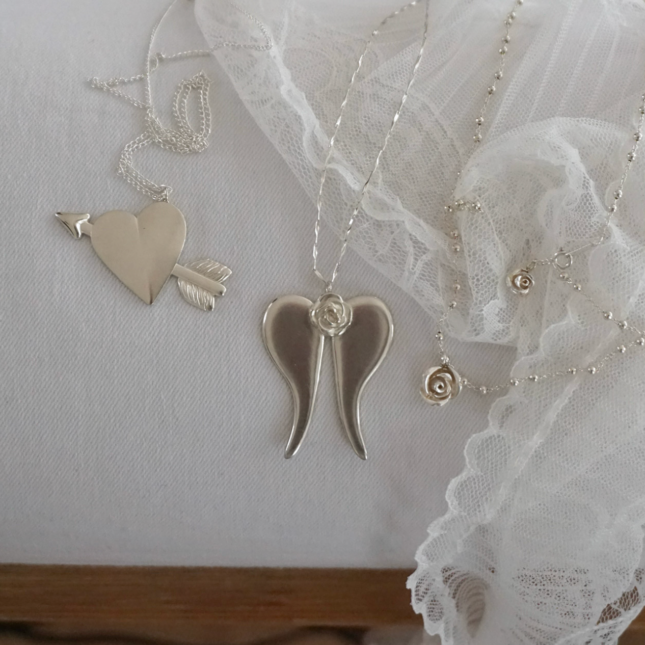 ｜PAIR OF LOVE｜ FAIRY WINGS ROSE NECKLACE