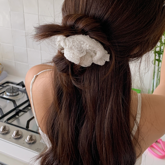 ｜SOYE PI-NE｜ Dorothy Punching Lace Scrunchy Hair Strap