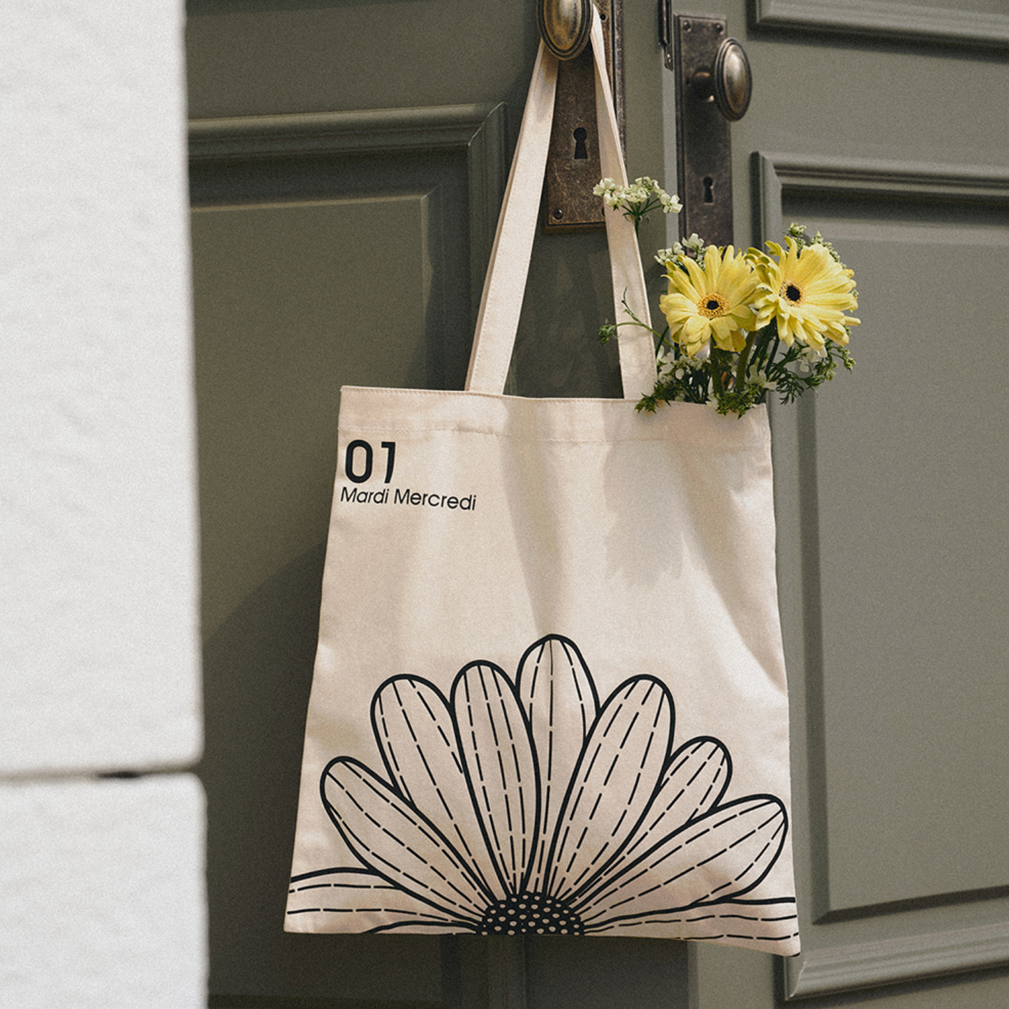 ｜MARDI MERCREDI｜ CANVAS BAG FLOWER CREAM BLACK