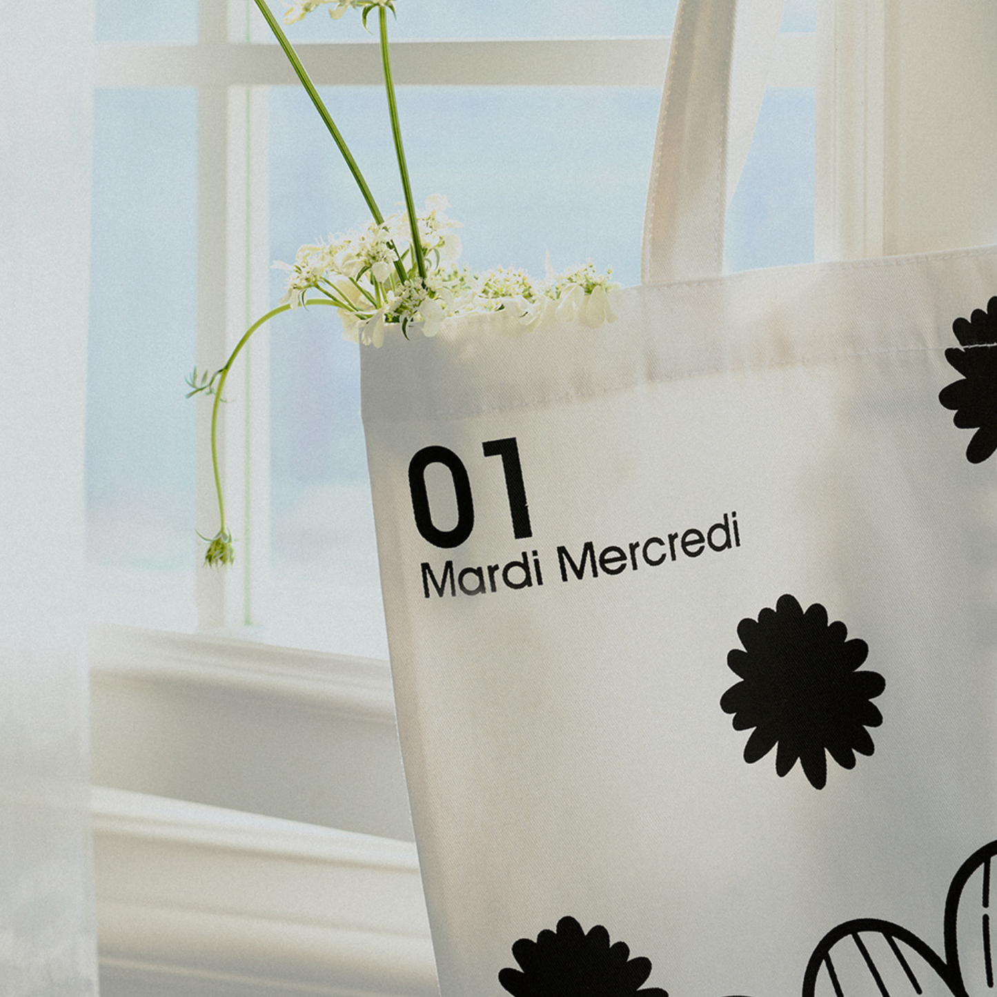 ｜MARDI MERCREDI｜ CANVAS BAG FLOWER DOTS WHITE BLACK