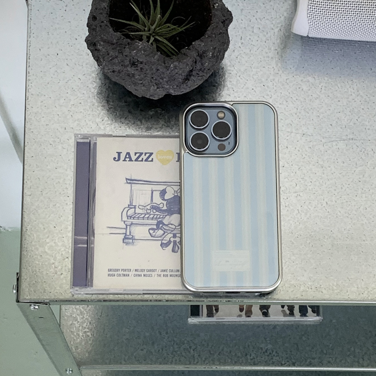 ｜OLIVET｜ Label Point Blue Epoxy Case (Silver Frame)