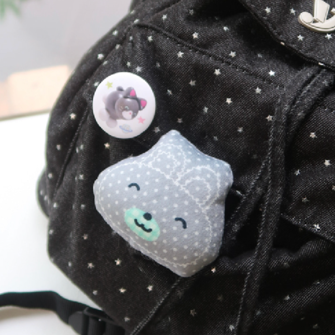 ｜FLUFFY BROOCH｜ Gray Dot Rabbit