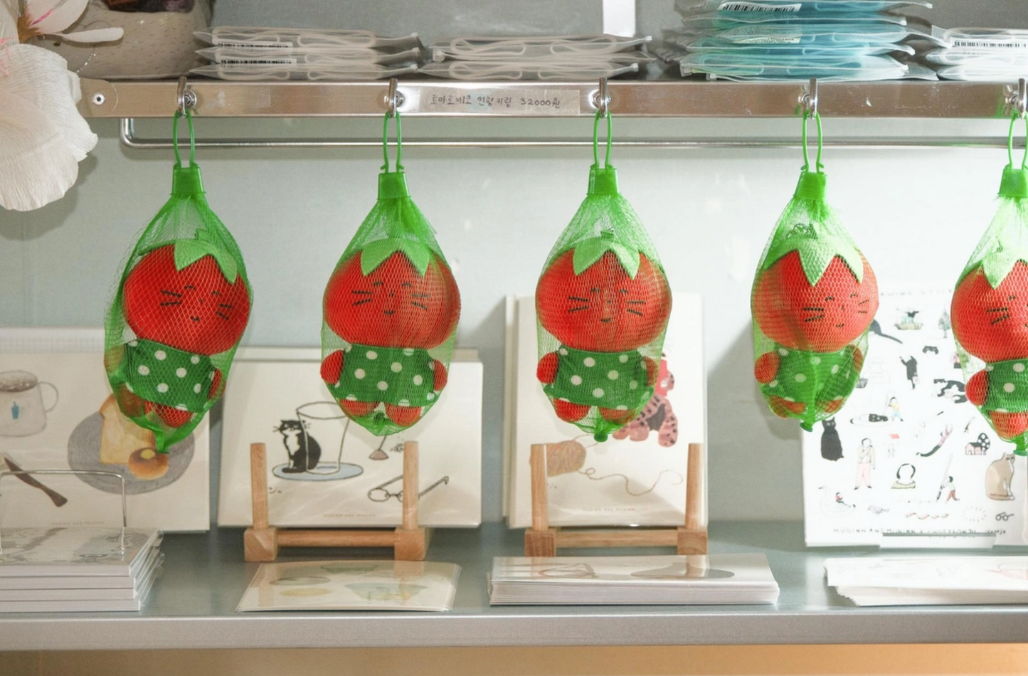 ｜mdrlife｜ Tomato Neco Doll Keyring