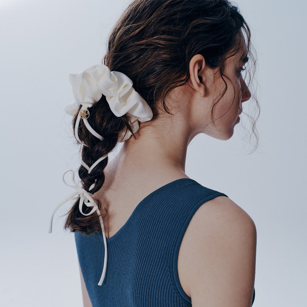 ｜MARITHÉ FRANÇOIS GIRBAUD｜ CIRCLE LOGO STRAP HAIR SCRUNCHIE ivory