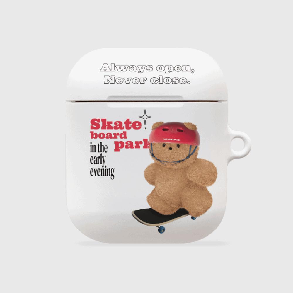 ｜THENINEMALL｜ Small Gummy Skateboarder AirPods Hard Case